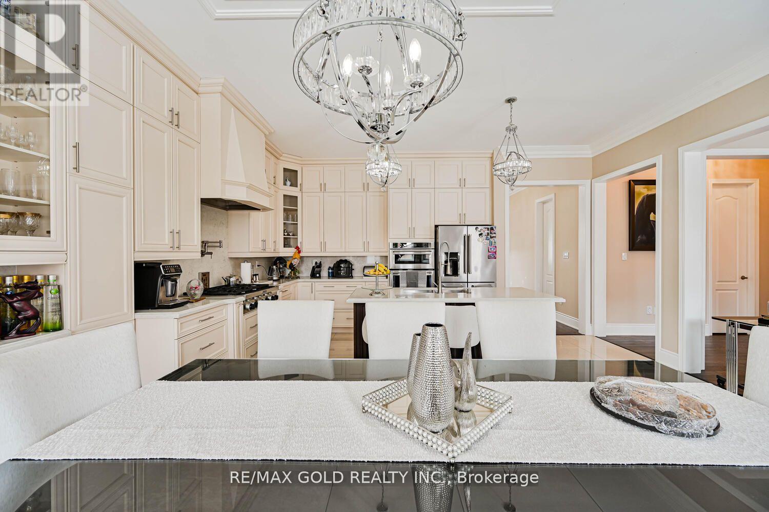 125 Squire Ellis Drive, Brampton, Ontario  L6P 4J4 - Photo 16 - W12828860