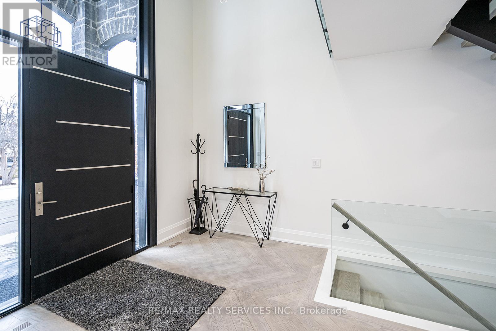 3 Bonnyview Drive, Toronto, Ontario  M8Y 3G5 - Photo 5 - W12828870