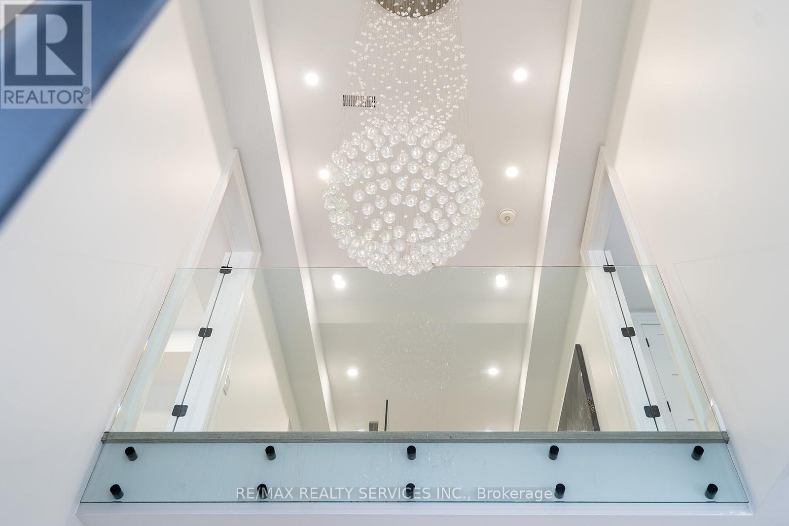 3 Bonnyview Drive, Toronto, Ontario  M8Y 3G5 - Photo 6 - W12828870