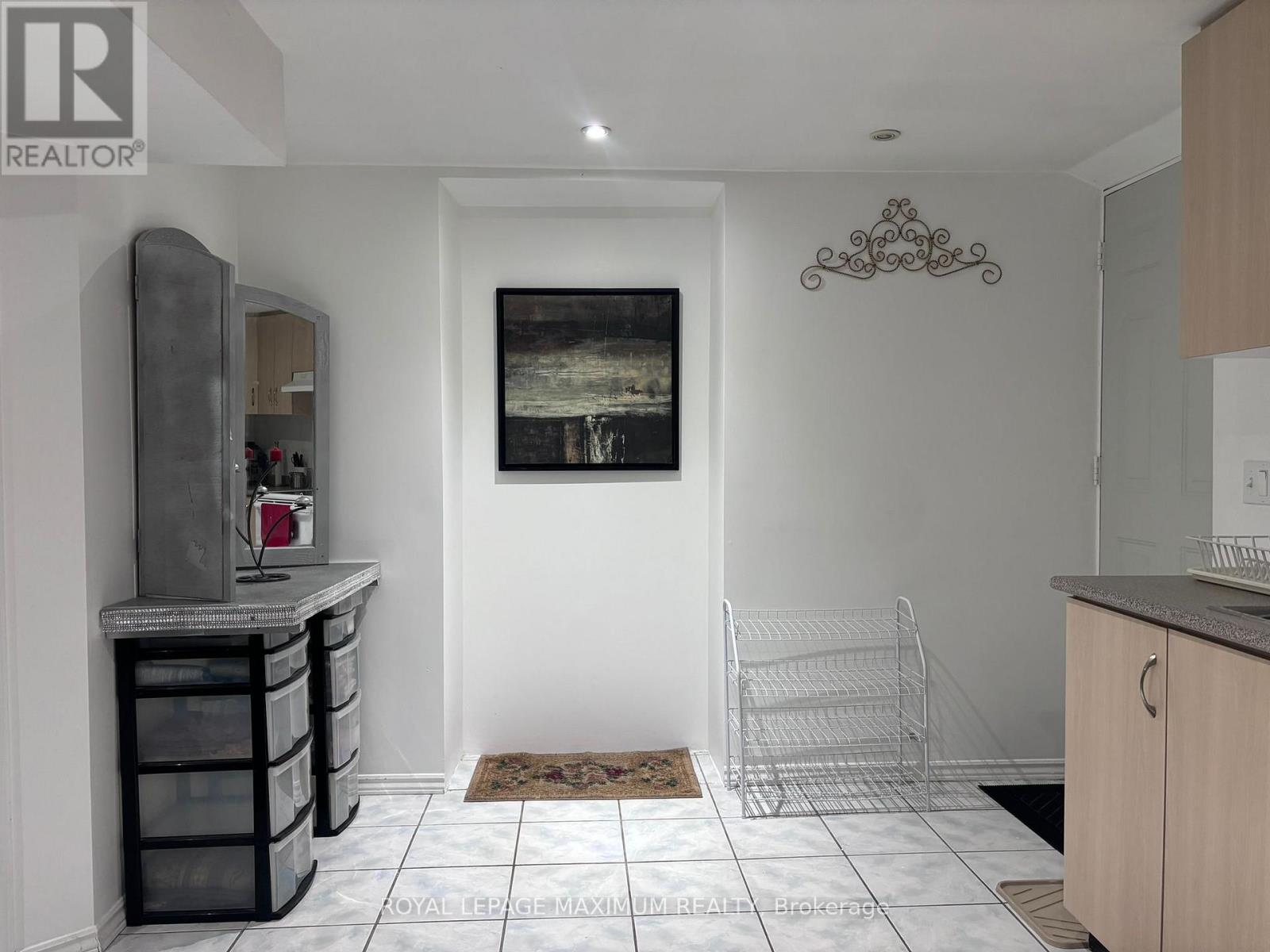 Basement - 90 Via Romano Way, Brampton, Ontario  L6P 1P3 - Photo 2 - W12828876