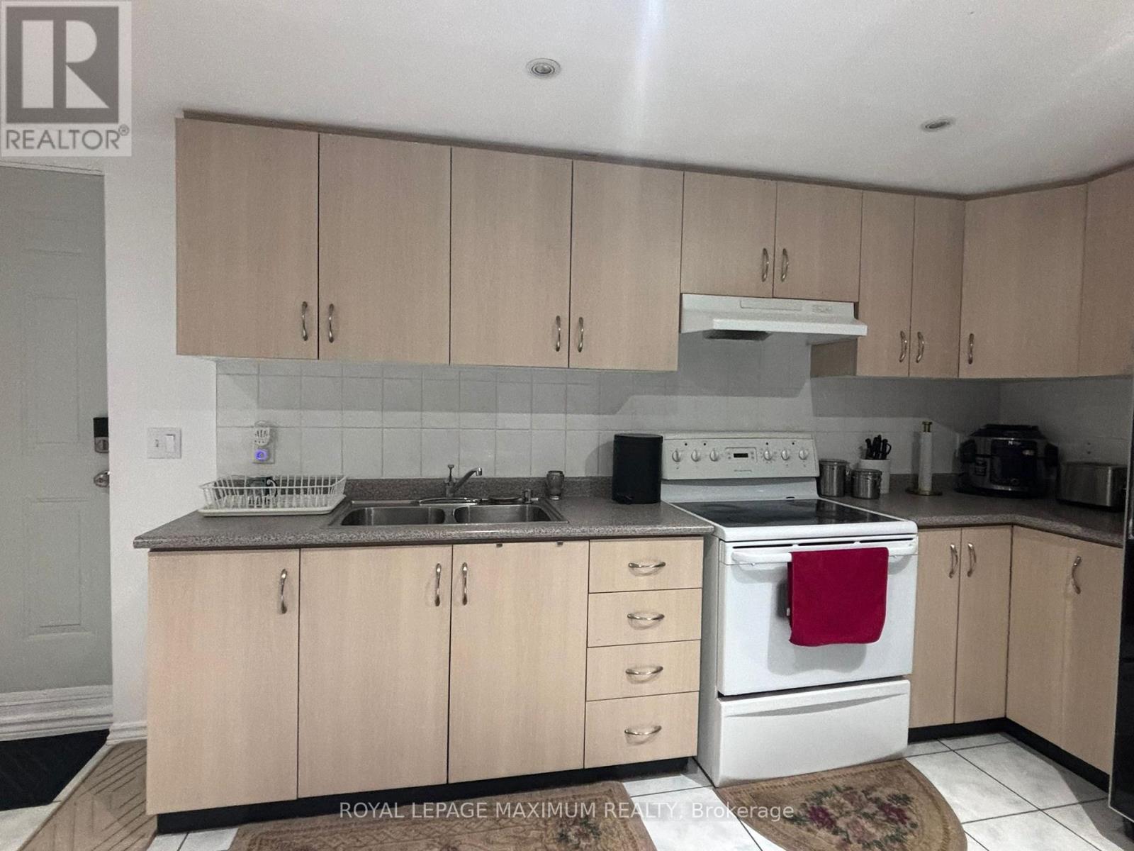 Basement - 90 Via Romano Way, Brampton, Ontario  L6P 1P3 - Photo 4 - W12828876