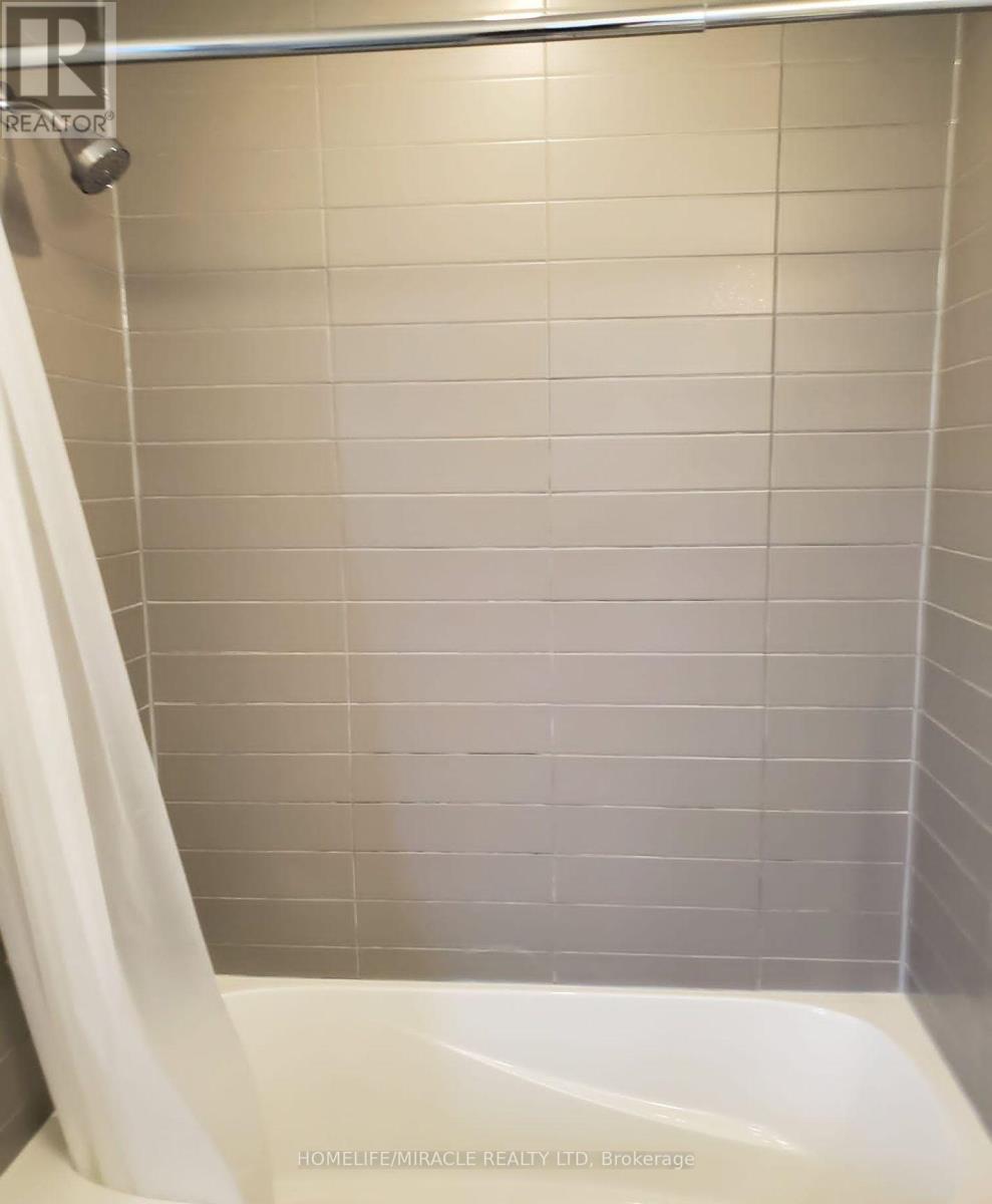 4904 Valera Road, Burlington, Ontario  L7M 0M4 - Photo 10 - W12828916