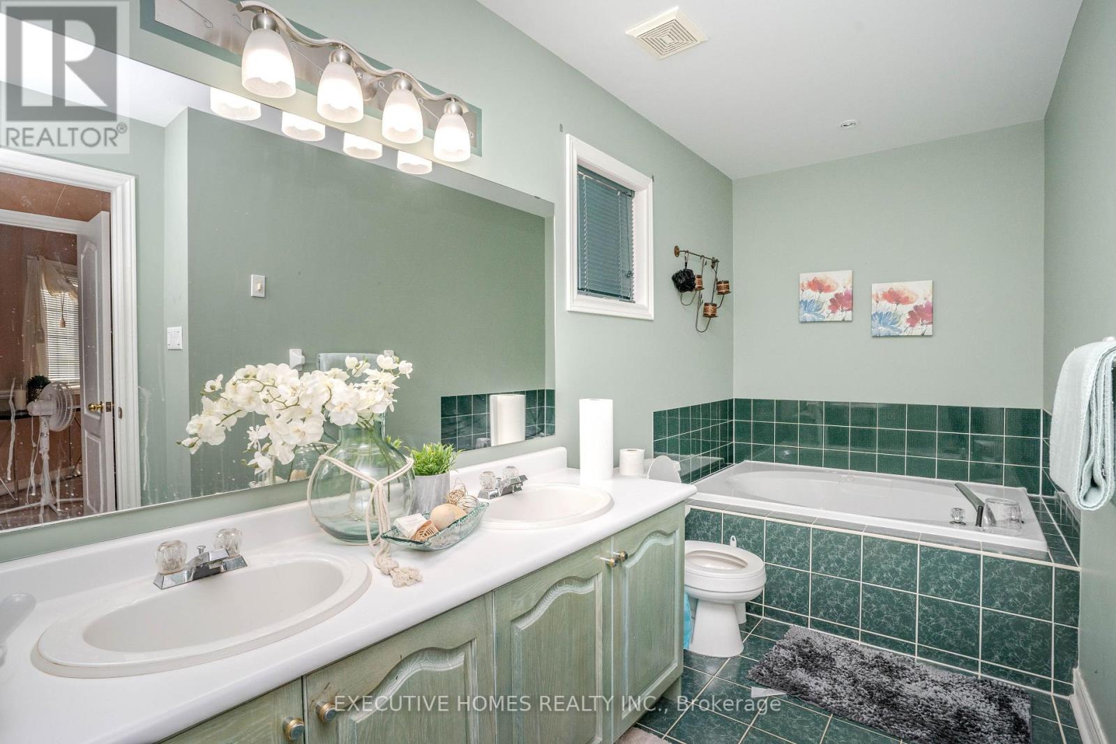 10 Safari Court, Brampton (Snelgrove), Ontario  L7A 1G8 - Photo 30 - W12828926