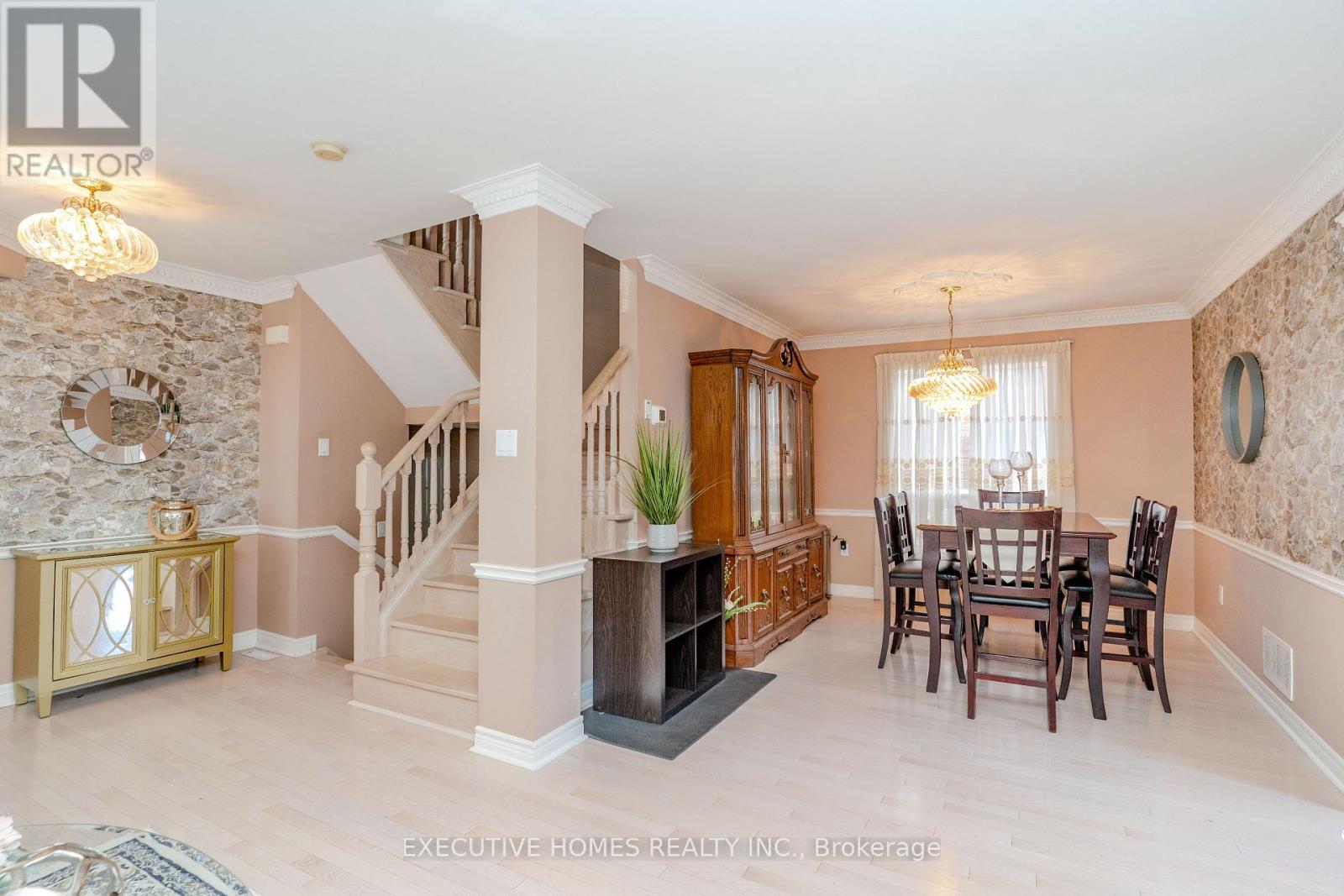 10 Safari Court, Brampton (Snelgrove), Ontario  L7A 1G8 - Photo 9 - W12828926