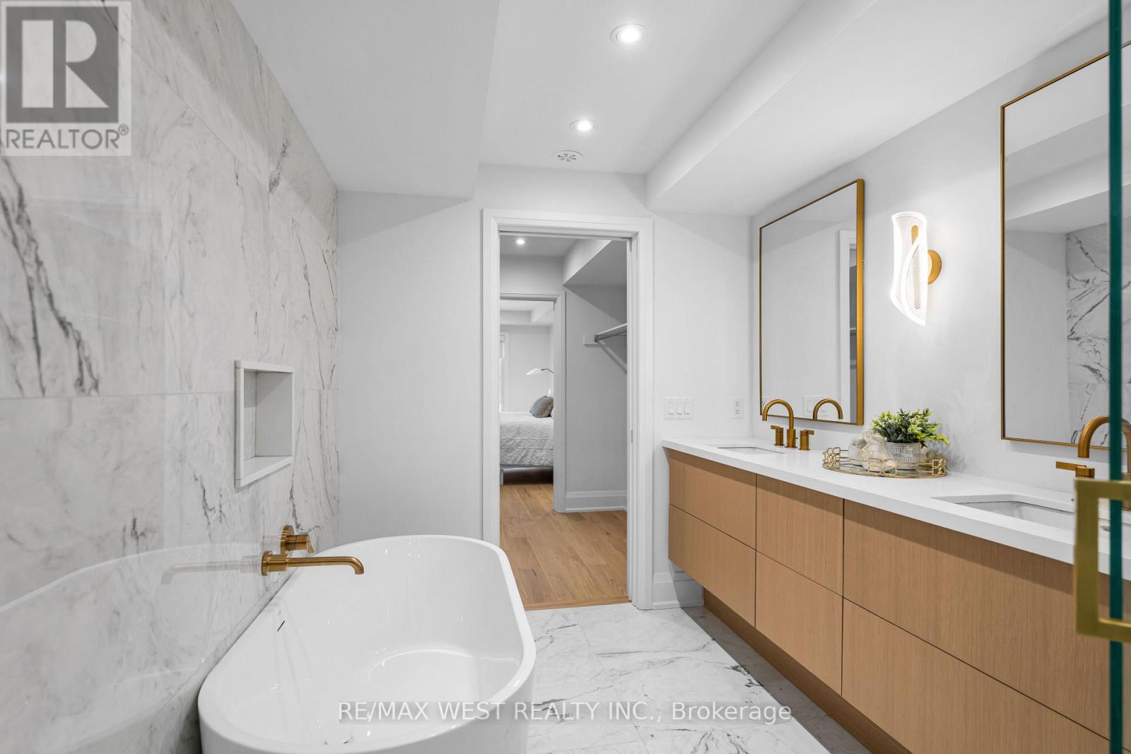 64 Gwynne Avenue, Toronto, Ontario  M6K 2C4 - Photo 24 - W12828930