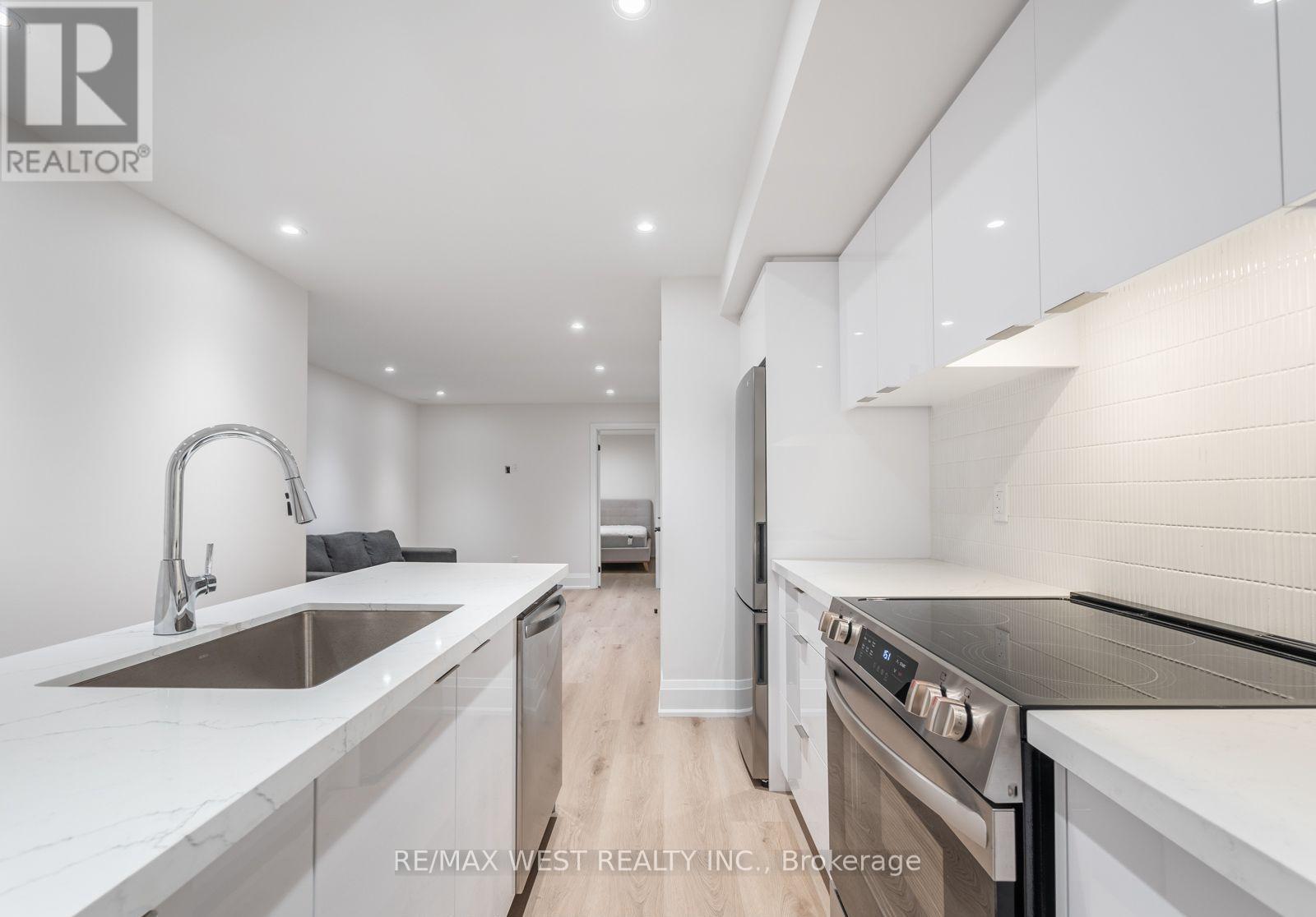 64 Gwynne Avenue, Toronto, Ontario  M6K 2C4 - Photo 42 - W12828930