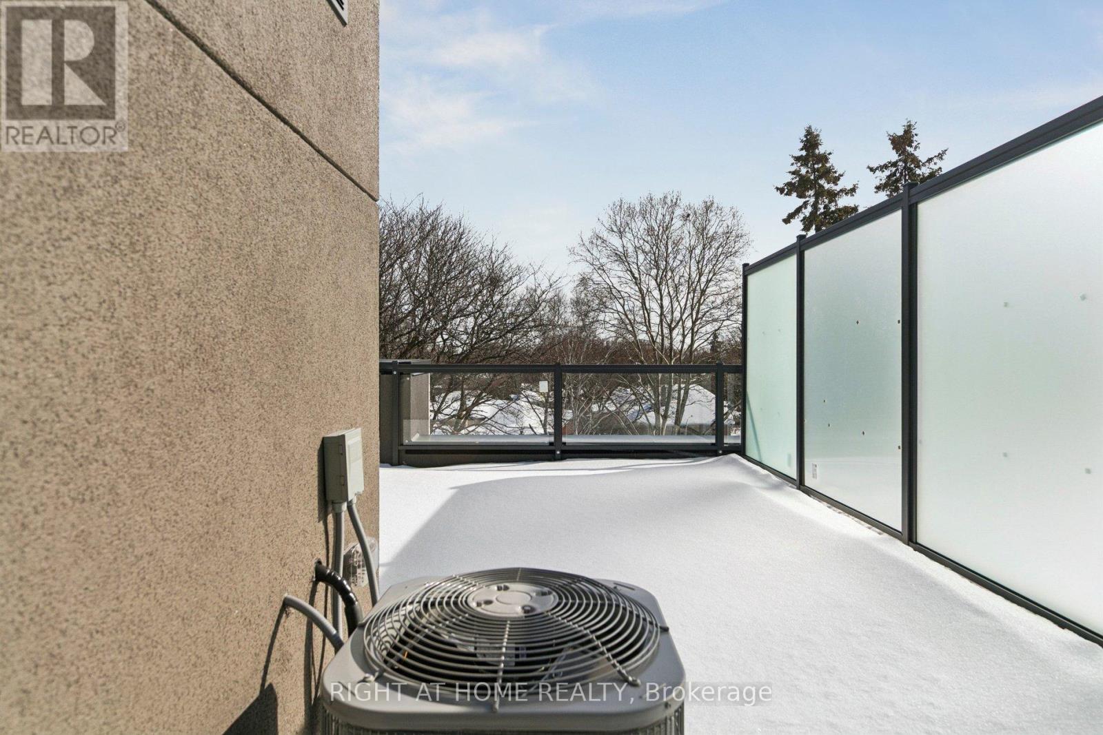 Th30 (Unit# 9) - 496 Plains Road E, Burlington, Ontario  L7T 2E1 - Photo 15 - W12828942