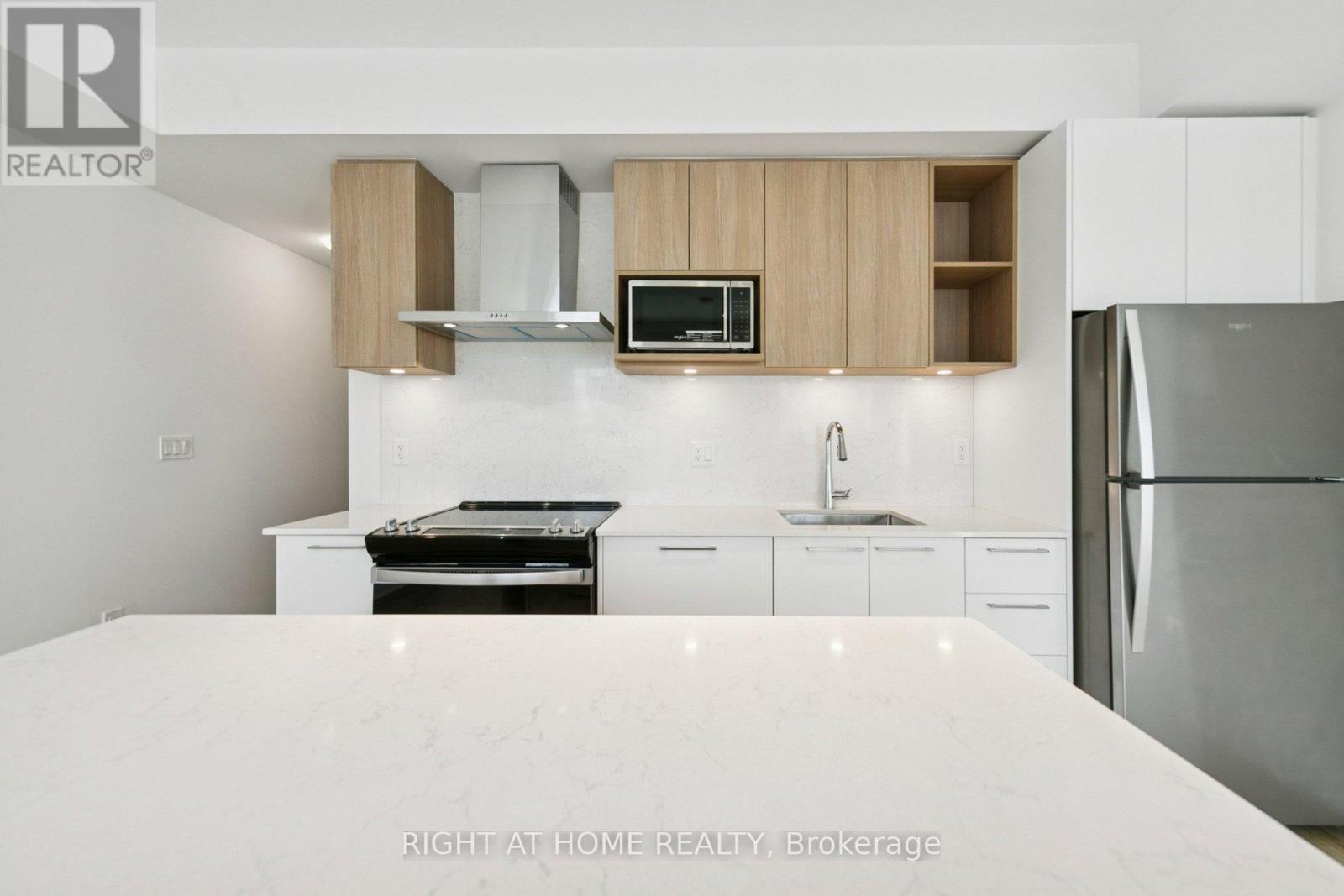 Th30 (Unit# 9) - 496 Plains Road E, Burlington, Ontario  L7T 2E1 - Photo 3 - W12828942