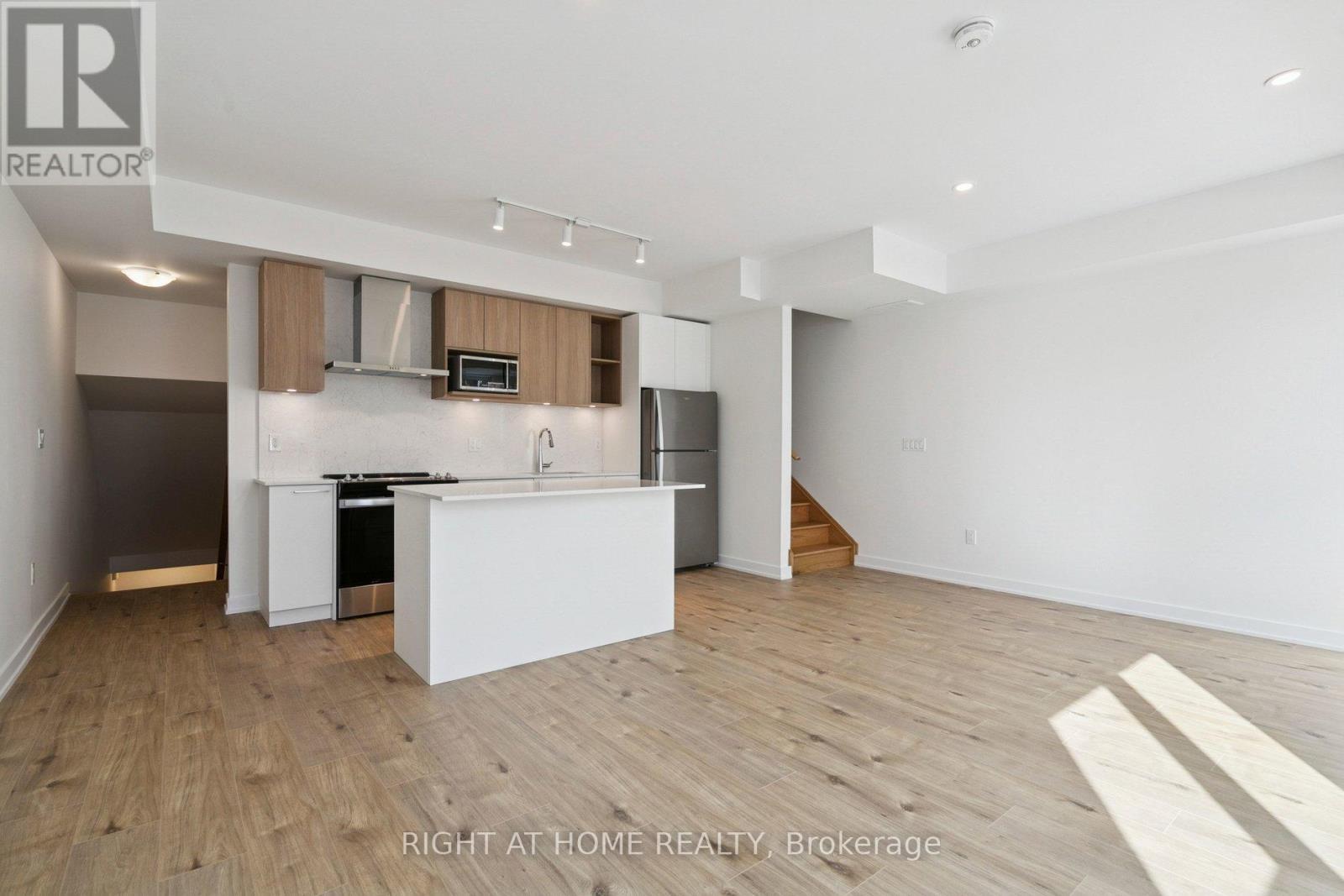 Th30 (Unit# 9) - 496 Plains Road E, Burlington, Ontario  L7T 2E1 - Photo 4 - W12828942