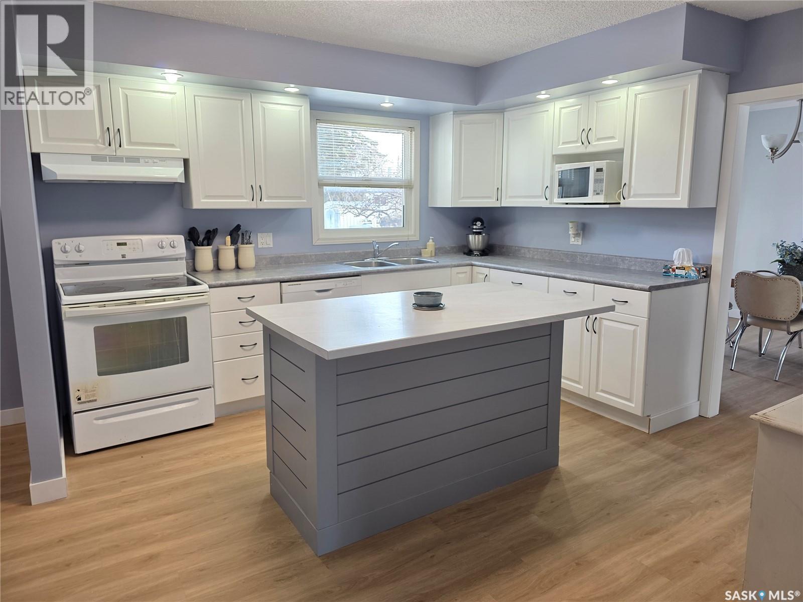 403 Thomson Street, Outlook, Saskatchewan  S0L 2N0 - Photo 11 - SK029228