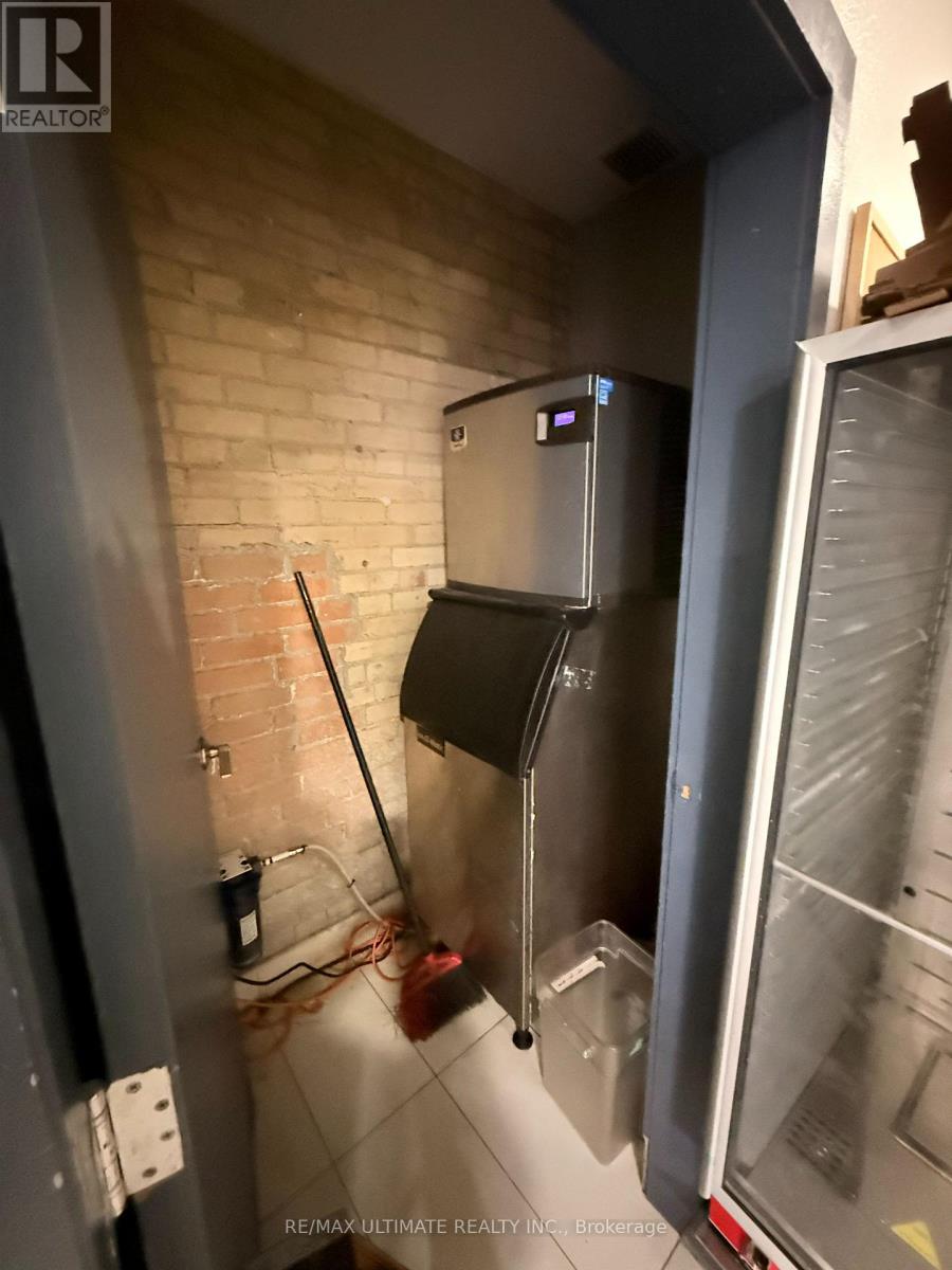 33 Powerhouse Street, Toronto, Ontario  M6H 4K7 - Photo 32 - W12828398