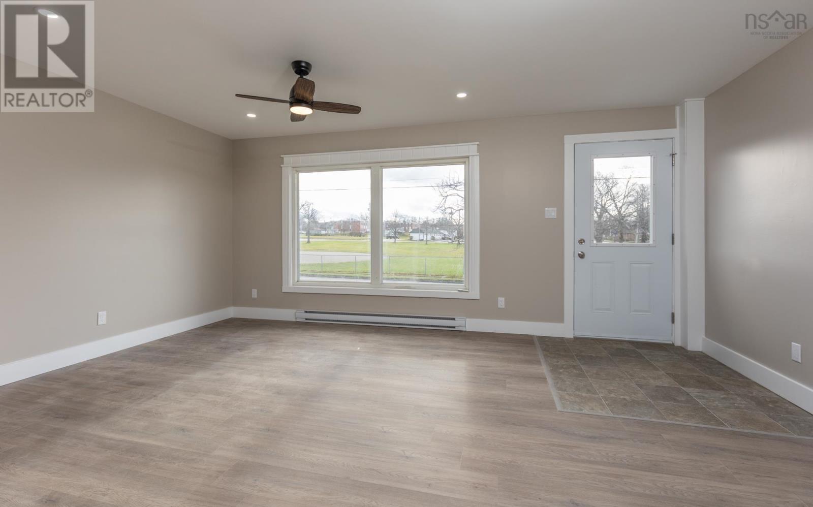 2 Huntington Street, Yarmouth, Nova Scotia  B5A 2R9 - Photo 2 - 202603543