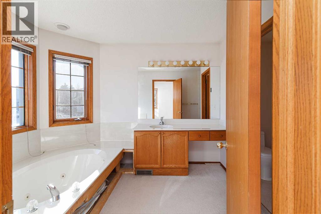 39 Signature Mews Sw, Calgary, Alberta  t3h 2v6 - Photo 24 - A2285299