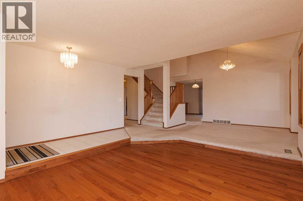 39 Signature Mews Sw, Calgary, Alberta  t3h 2v6 - Photo 5 - A2285299