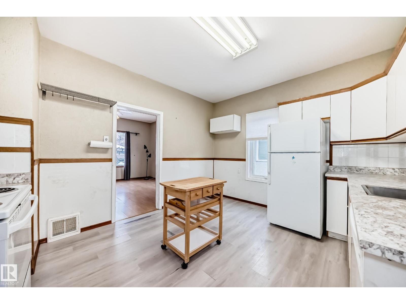 9823 75 Av Nw, Edmonton, Alberta  T6E 1H9 - Photo 11 - E4475216