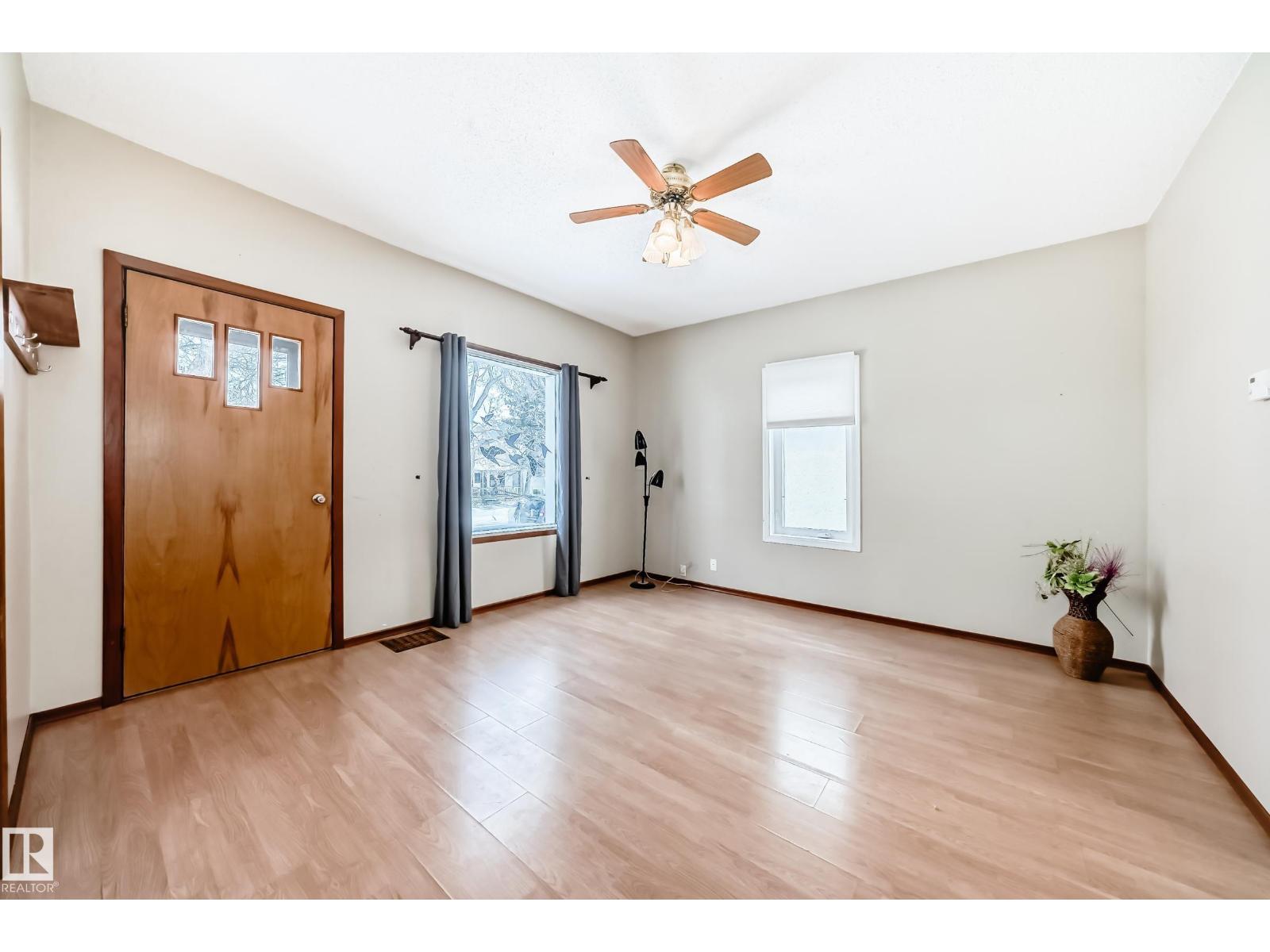 9823 75 Av Nw, Edmonton, Alberta  T6E 1H9 - Photo 3 - E4475216