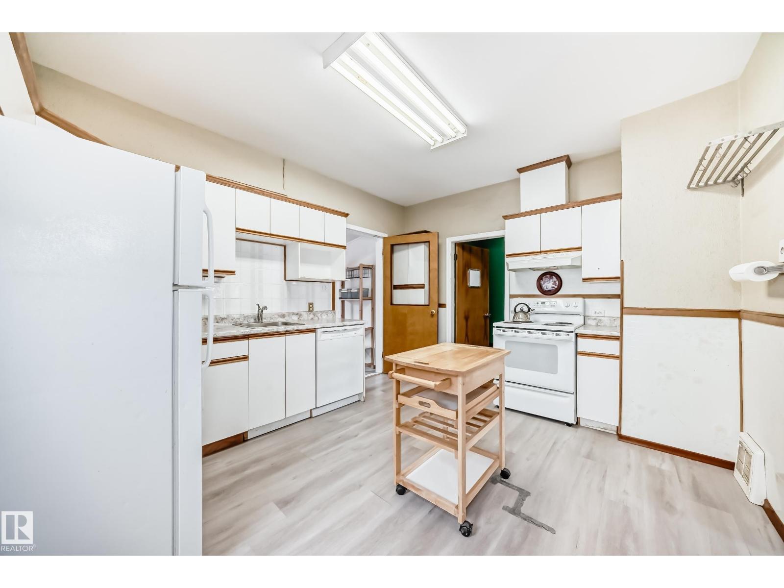 9823 75 Av Nw, Edmonton, Alberta  T6E 1H9 - Photo 12 - E4475216