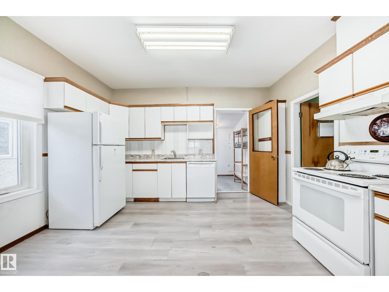 9823 75 Av Nw, Edmonton, Alberta  T6E 1H9 - Photo 9 - E4475216