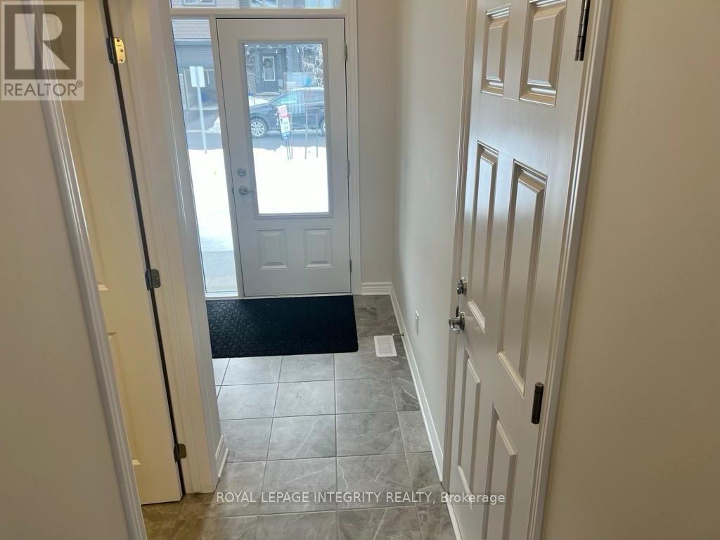 504 Enclave Lane, Clarence-Rockland, Ontario K4K 0M8 - Photo 2 - X12828954