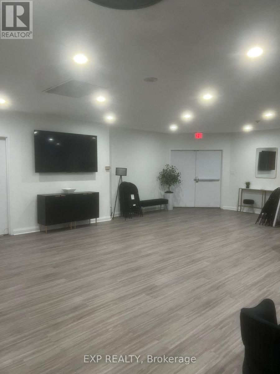 222 - 633 Bay Street, Toronto, Ontario  M5G 2G4 - Photo 27 - C12814432