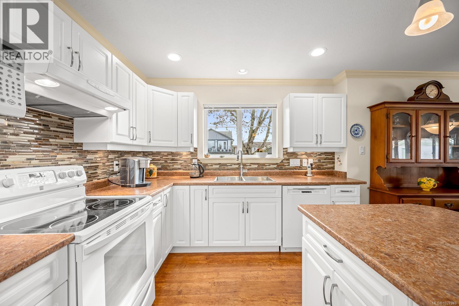 803 Labrador Dr, Comox, British Columbia  V9M 4H9 - Photo 11 - 1027249