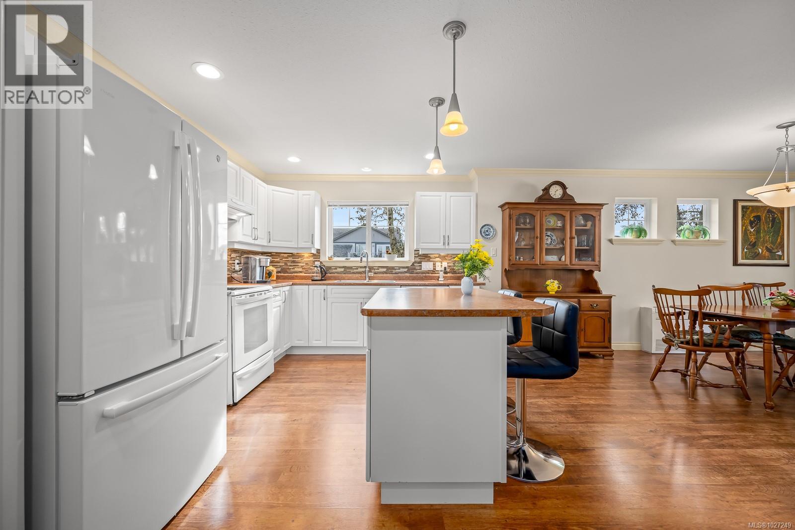 803 Labrador Dr, Comox, British Columbia  V9M 4H9 - Photo 7 - 1027249