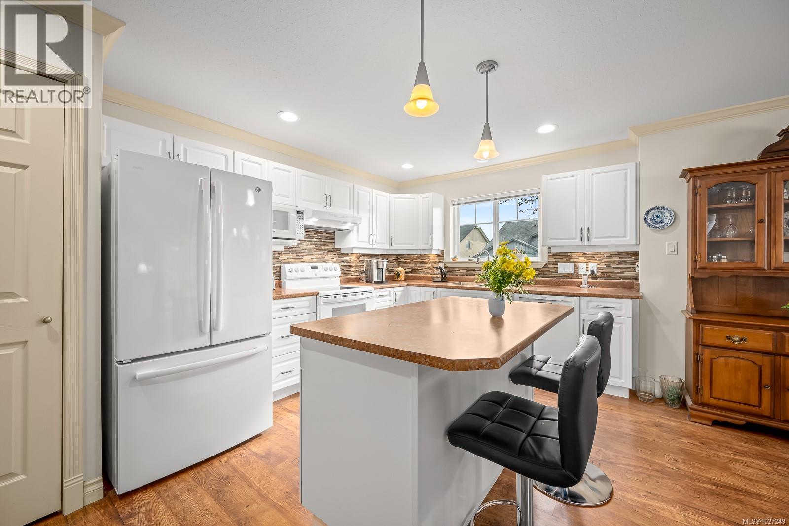 803 Labrador Dr, Comox, British Columbia  V9M 4H9 - Photo 8 - 1027249