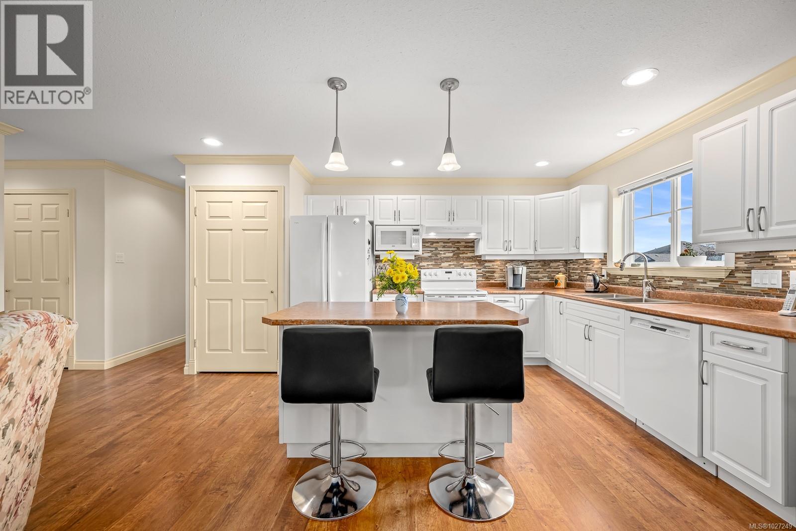 803 Labrador Dr, Comox, British Columbia  V9M 4H9 - Photo 9 - 1027249