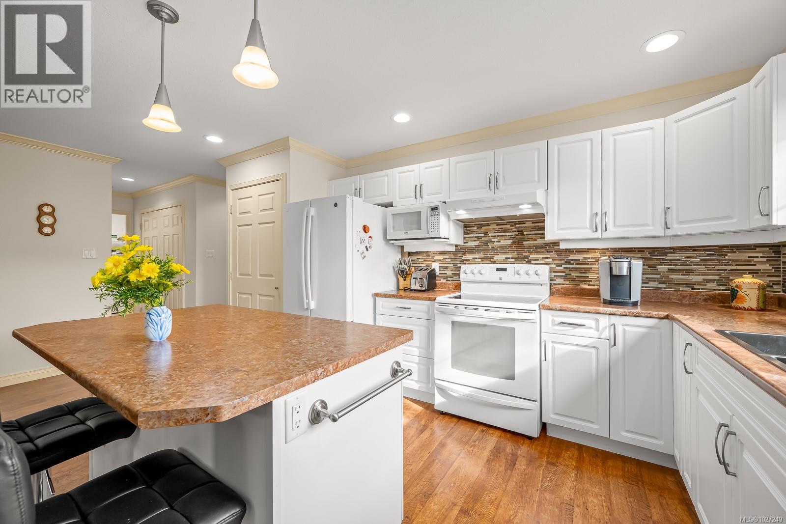 803 Labrador Dr, Comox, British Columbia  V9M 4H9 - Photo 12 - 1027249