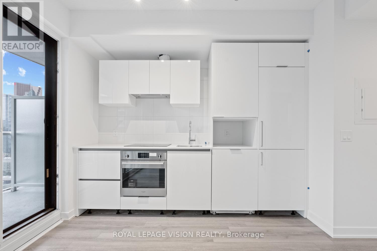 3113 - 230 Simcoe Street, Toronto, Ontario  M5T 1T4 - Photo 2 - C12828986