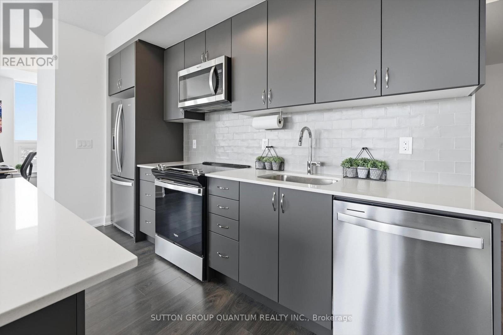 1004 - 3200 William Coltson Avenue, Oakville, Ontario  L6H 7W6 - Photo 6 - W12828976