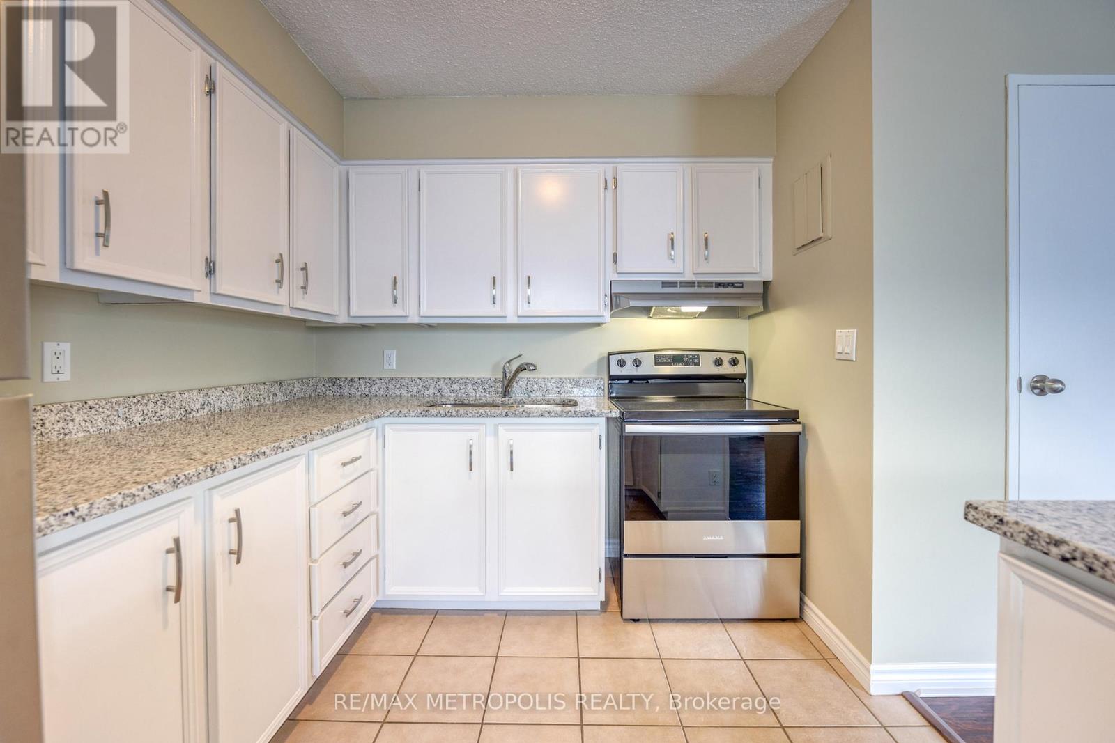 1103 - 155 Front Street N, Sarnia, Ontario  N7T 7V5 - Photo 13 - X12828966