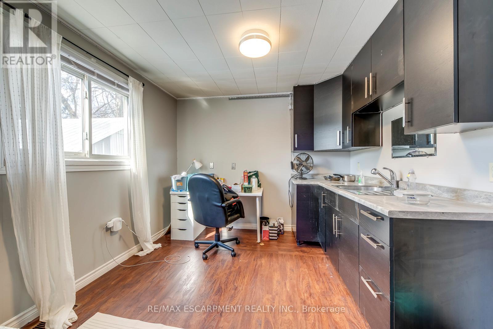 142 Ewen Road, Hamilton, Ontario  L8S 3C7 - Photo 18 - X12828982