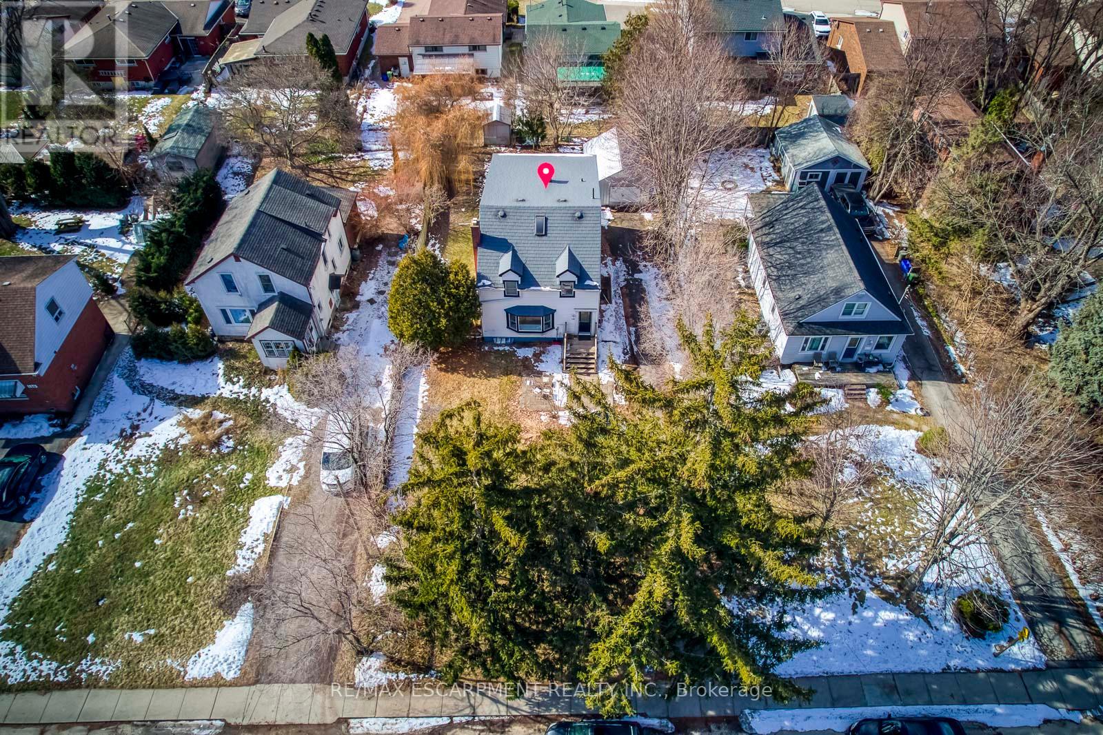 142 Ewen Road, Hamilton, Ontario  L8S 3C7 - Photo 3 - X12828982