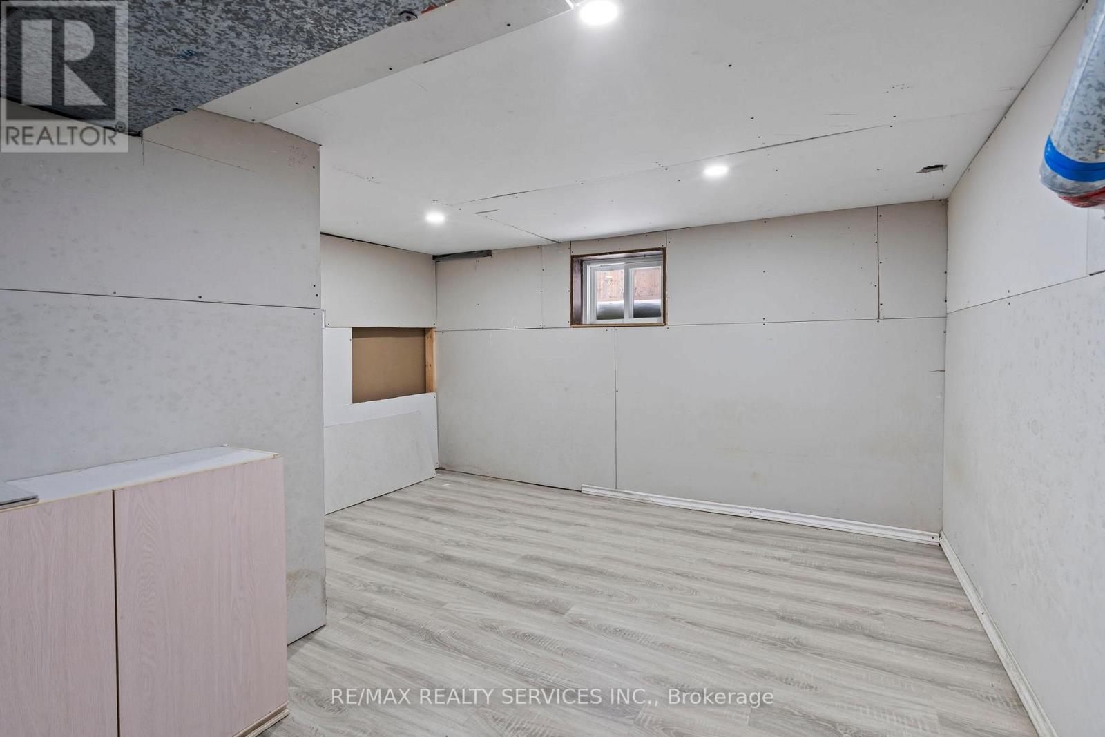 5292 Bridge Street, Niagara Falls, Ontario  L2E 2T3 - Photo 12 - X12828984