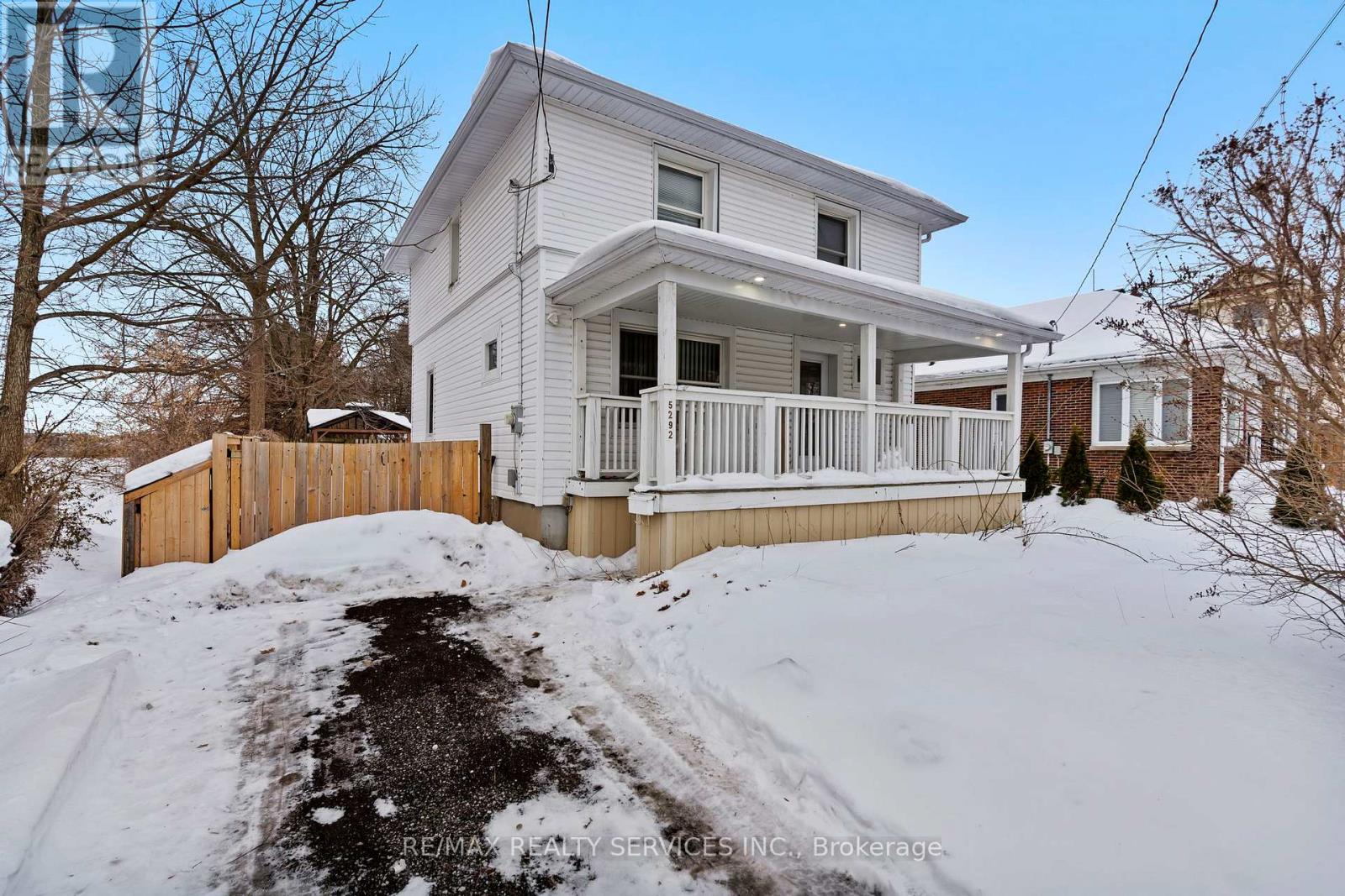 5292 Bridge Street, Niagara Falls, Ontario  L2E 2T3 - Photo 2 - X12828984