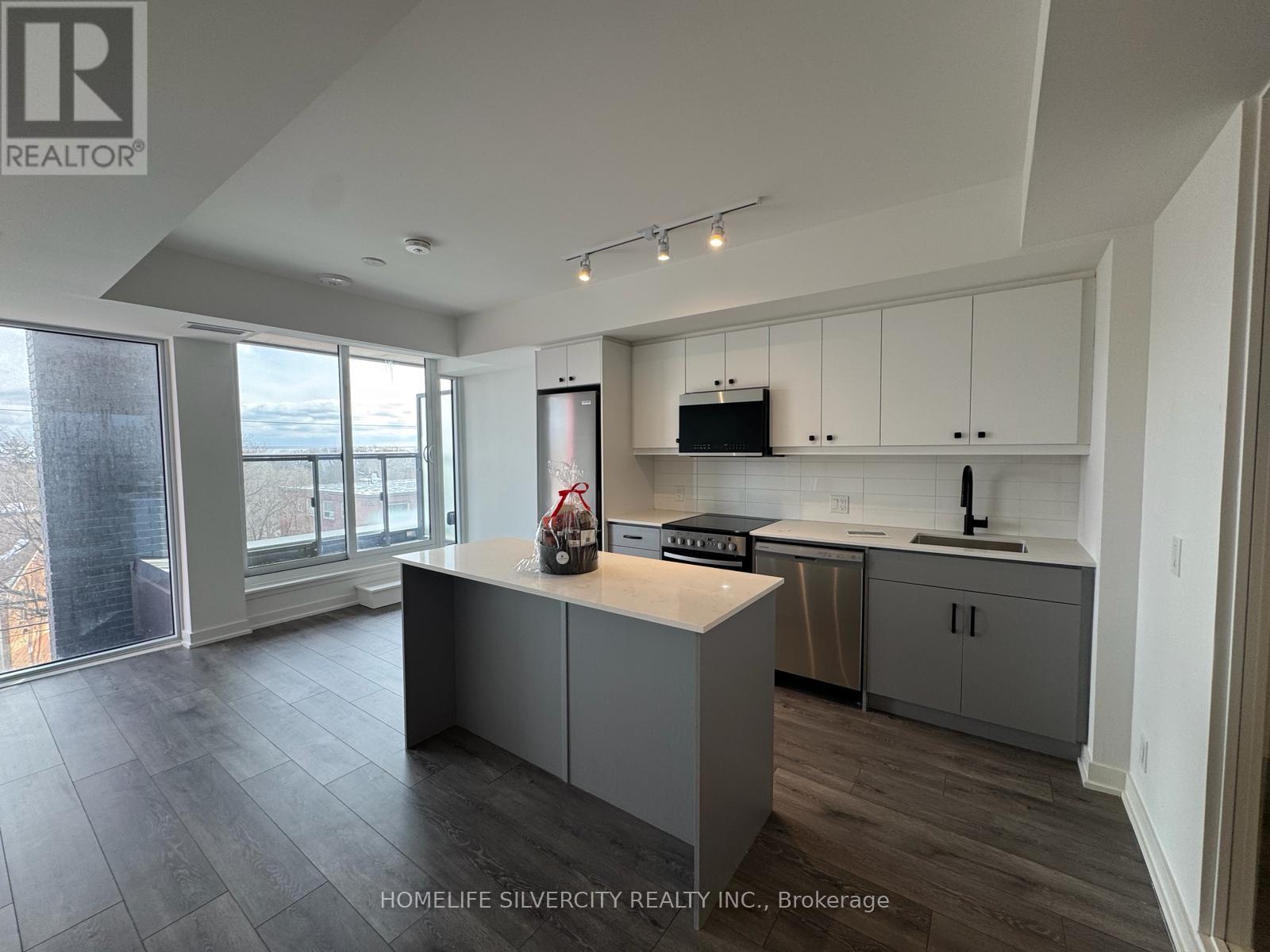 520 - 2 MANDERLEY DRIVE, Toronto, Ontario