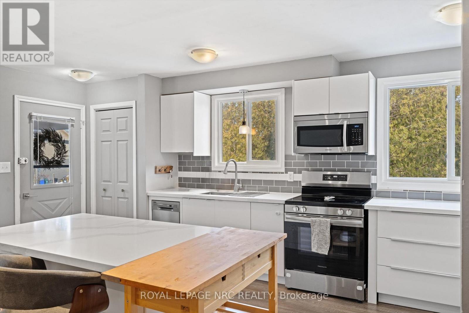 90 Oxford Street, St. Catharines, Ontario  L2P 3T6 - Photo 10 - X12829036