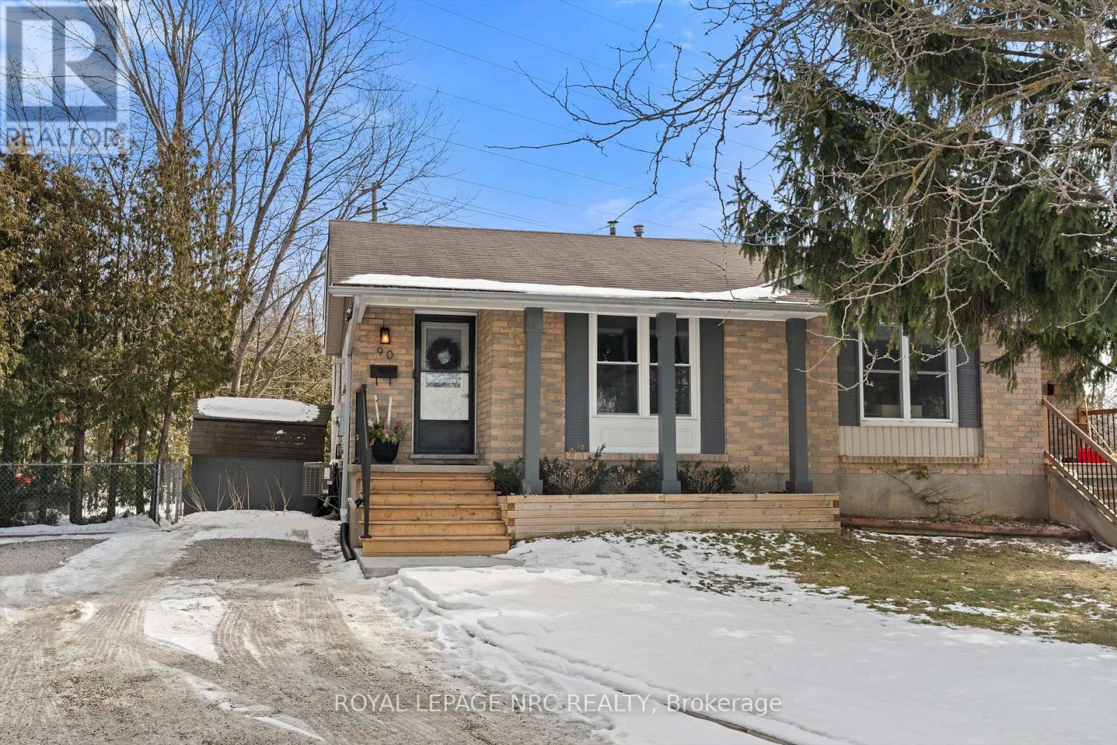 90 Oxford Street, St. Catharines, Ontario  L2P 3T6 - Photo 2 - X12829036