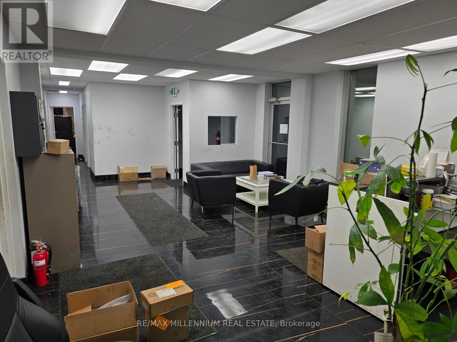 5435 Maingate Drive, Mississauga, Ontario  L4W 1G6 - Photo 6 - W12787626