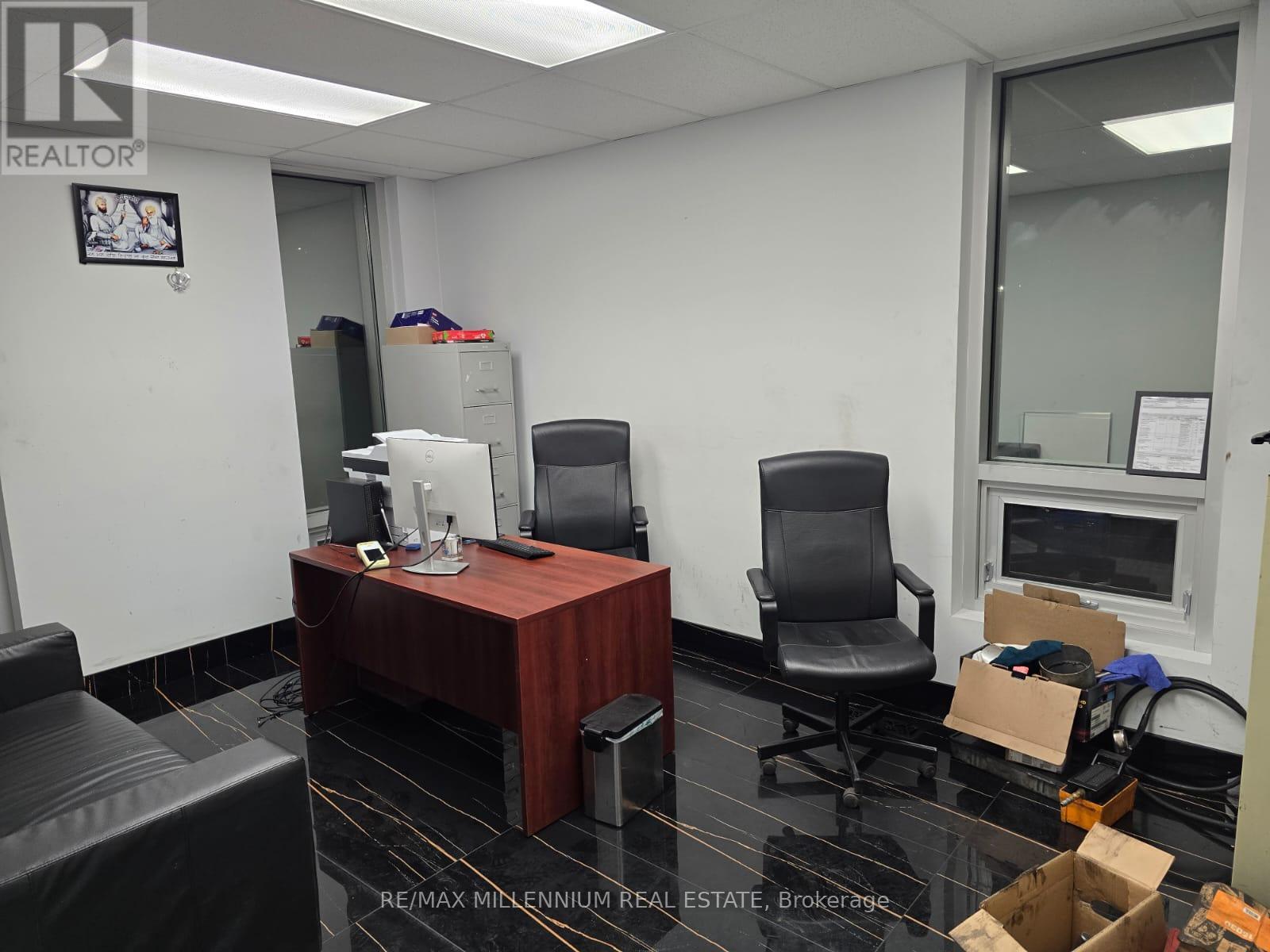 5435 Maingate Drive, Mississauga, Ontario  L4W 1G6 - Photo 5 - W12787626