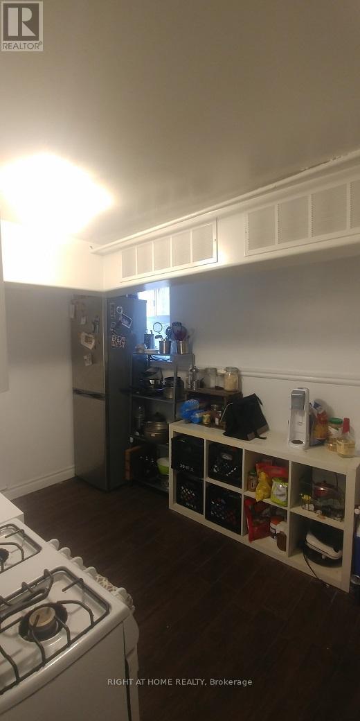 A - 46 Barton Avenue, Toronto, Ontario  M6G 1P3 - Photo 11 - C12829018