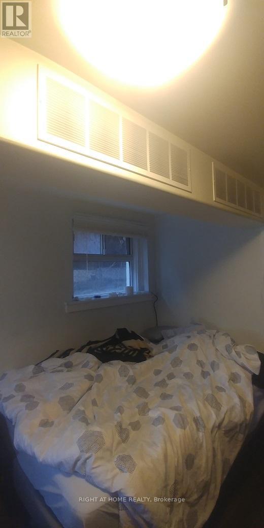 A - 46 Barton Avenue, Toronto, Ontario  M6G 1P3 - Photo 6 - C12829018