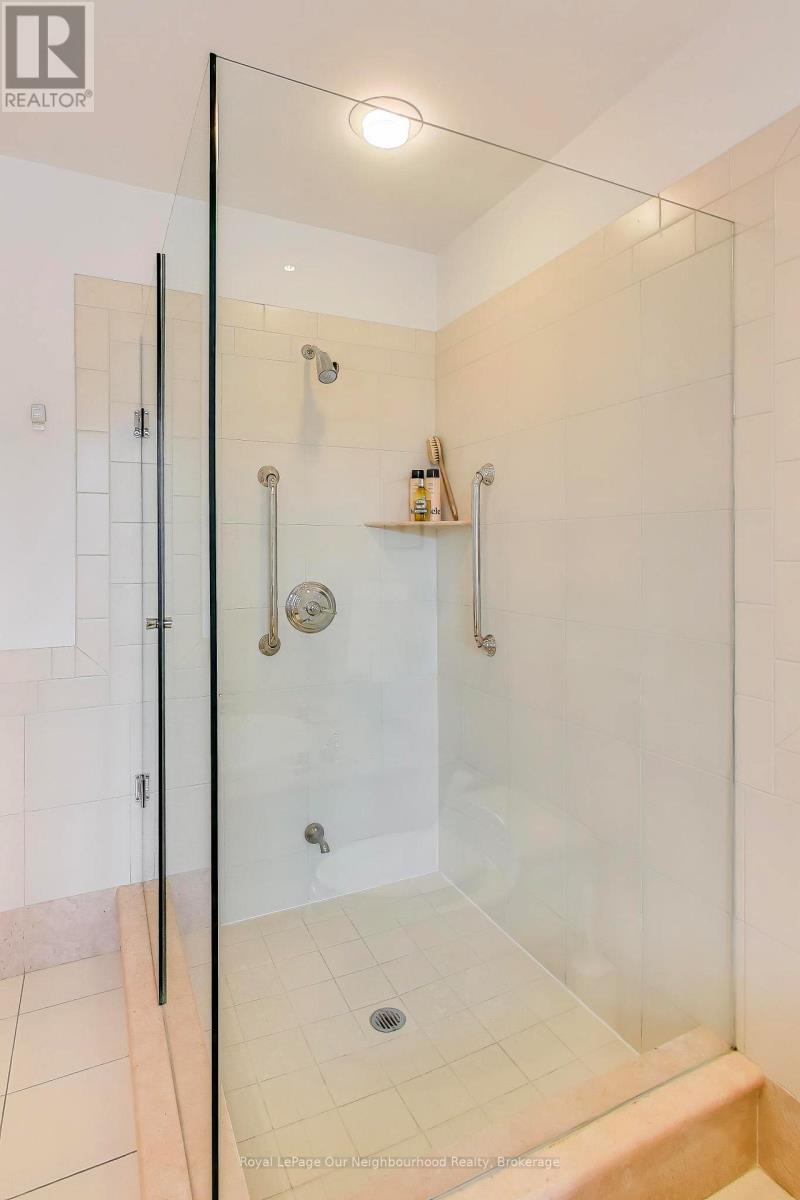 64 Kendal Avenue, Toronto, Ontario  M5R 1L9 - Photo 21 - C12829020