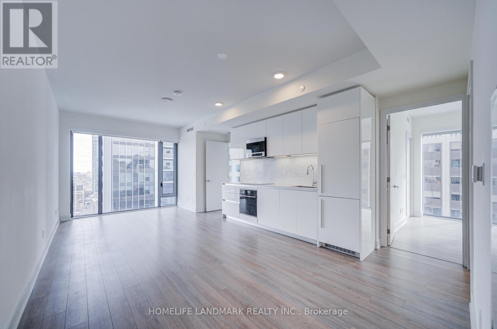 2006 - 8 CUMBERLAND STREET, Toronto, Ontario