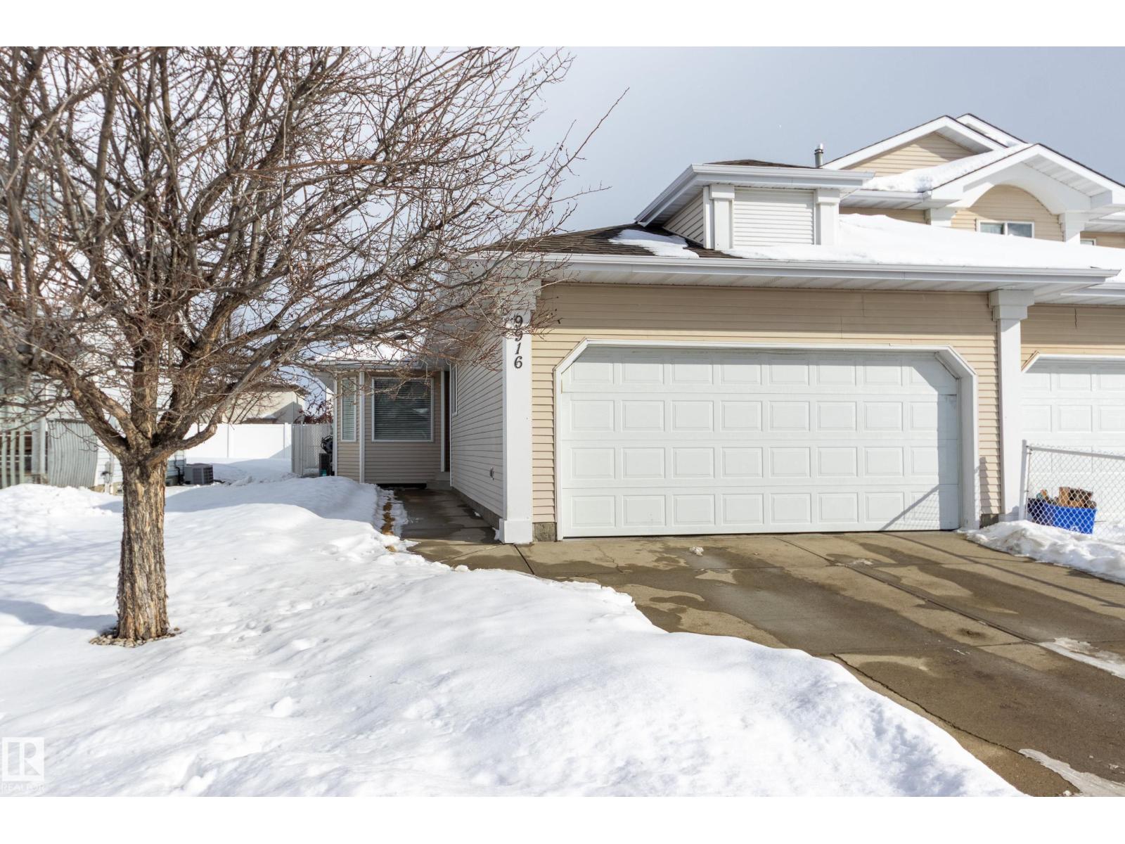 9916 178 Av Nw, Edmonton, Alberta  T5X 5X2 - Photo 2 - E4475254