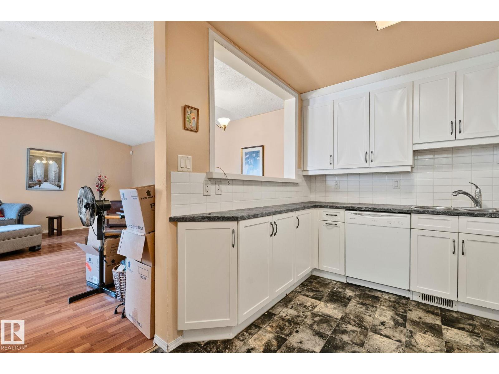 313 Willow Co Nw, Edmonton, Alberta  T5T 2K7 - Photo 4 - E4475259