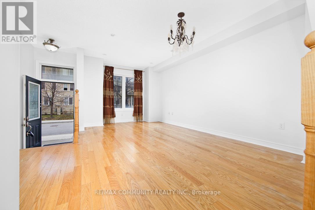 25 Kawneer Terrace, Toronto, Ontario  M1P 3A9 - Photo 2 - E12828996