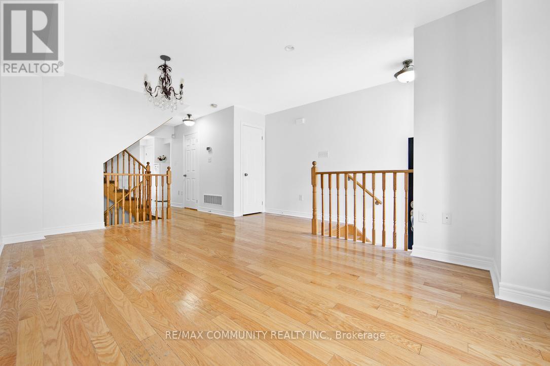 25 Kawneer Terrace, Toronto, Ontario  M1P 3A9 - Photo 4 - E12828996