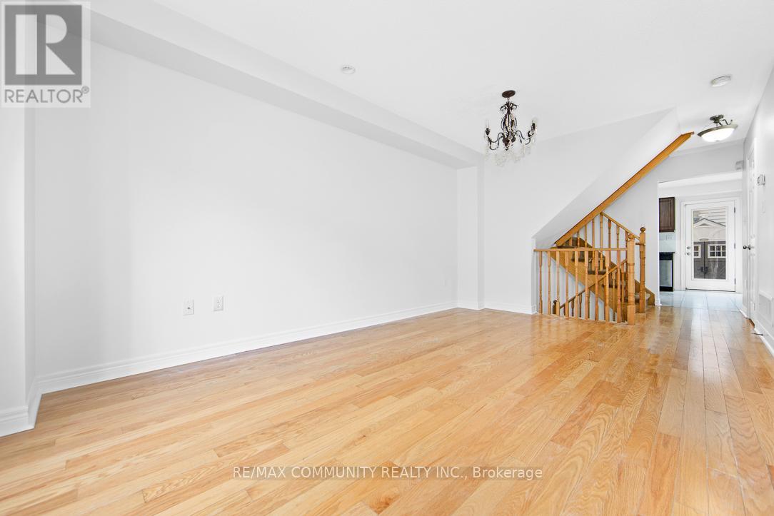 25 Kawneer Terrace, Toronto, Ontario  M1P 3A9 - Photo 5 - E12828996